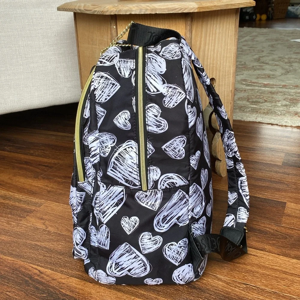 Betsy Johnson black and white heart back pack with matching zipper pouch - Picture 5 of 16